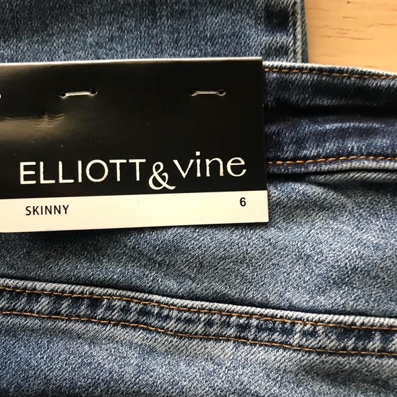 Elliott & Vine NWT! skinny Jeans w/ Floral Print - Picture 3 of 8